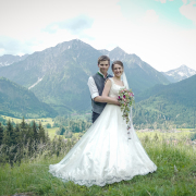 Seidenduchesse-Brautkleid mit Tüllspitzenüberrock und großem Petticoat